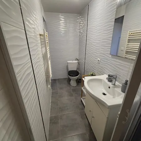 Unique Cosy Dans Avec Piscine Très Bien Placé *