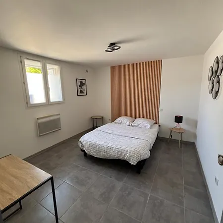 Apartment Unique Cosy Dans Avec Piscine Tres Bien Place