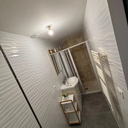 Unique Cosy Dans Avec Piscine Tres Bien Place Μονπελιέ